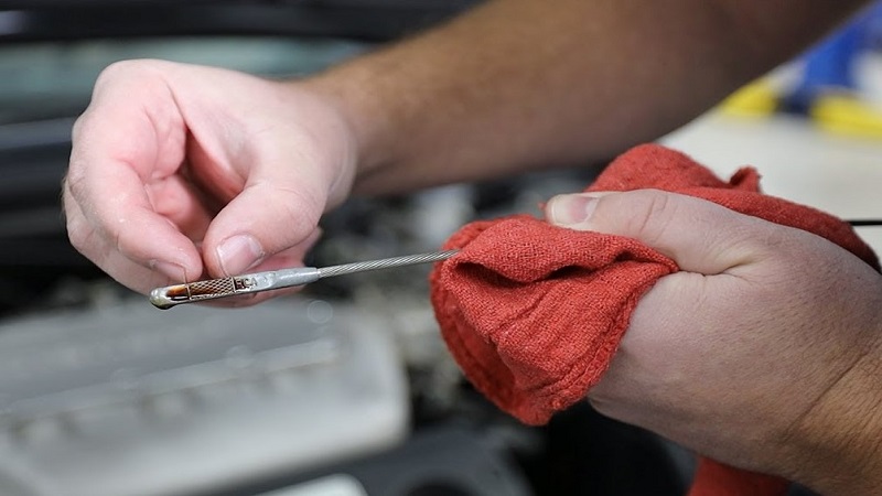 When to Check Motor Oil